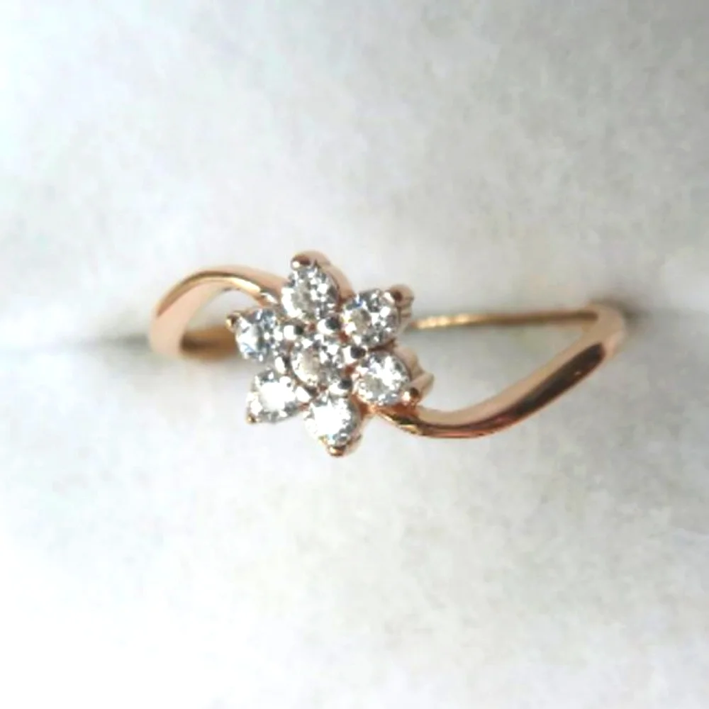 Flower Sparkling Fianite In 14K Rose Gold Ring. Size 7.5